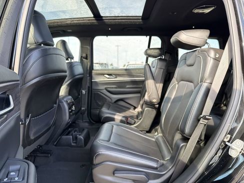 Used 2024 Jeep Grand Cherokee L Limited w/ Luxury Tech Group II image 13