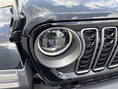 Used 2026 Jeep Gladiator Sport AWD/4WD image 10