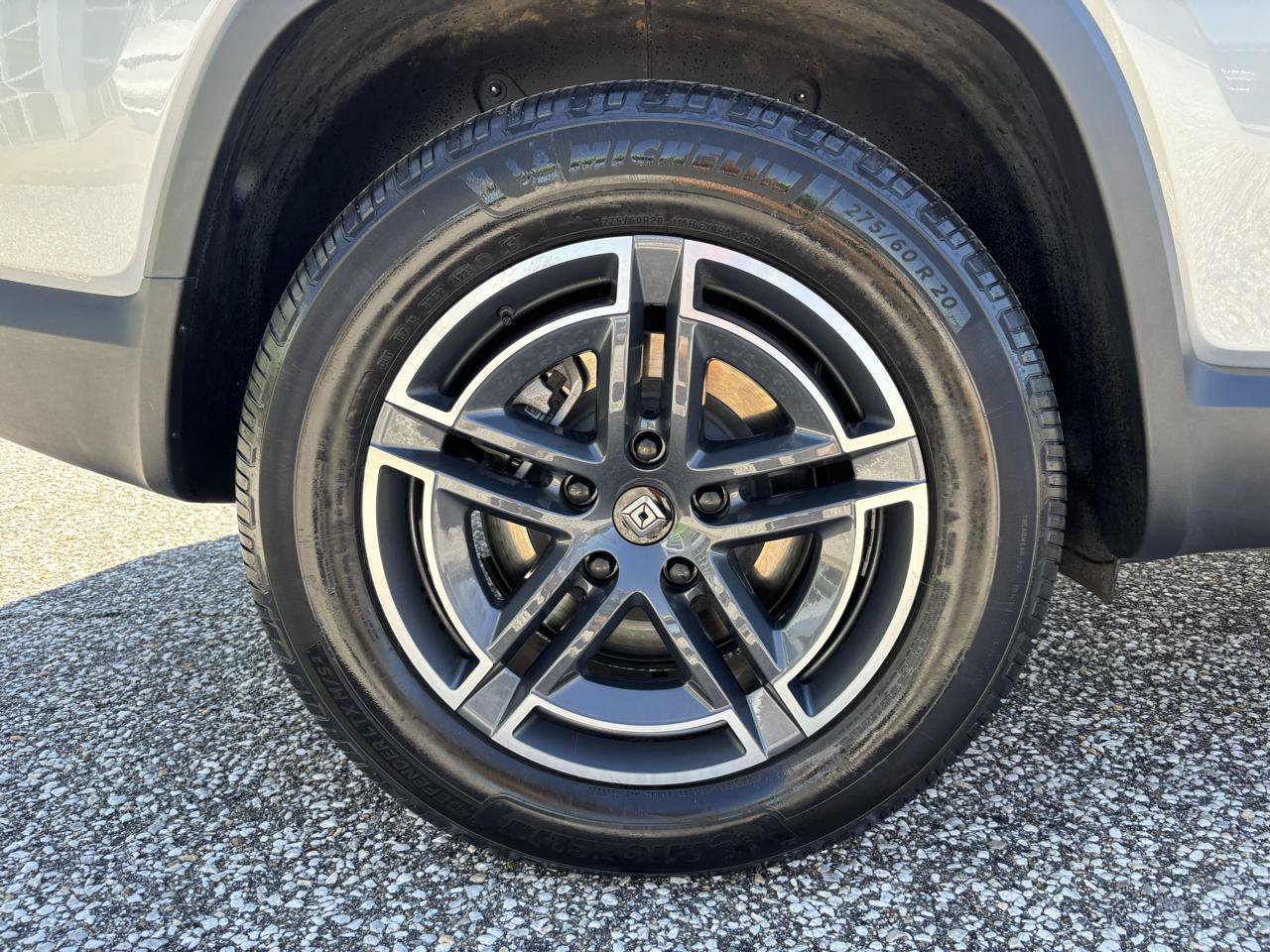 Used 2025 Rivian R1S Adventure Dual AWD/4WD image 30