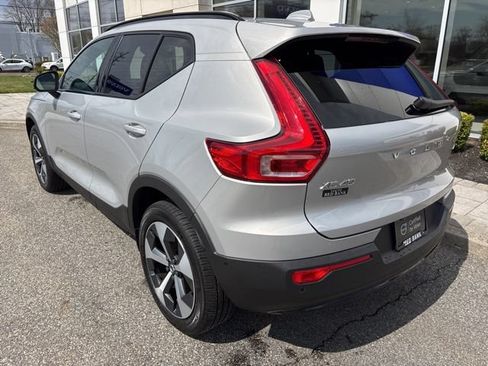 Used 2025 Volvo XC40 B5 Plus AWD/4WD image 3