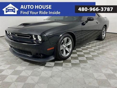 Used 2019 Dodge Challenger R/T RWD image 1