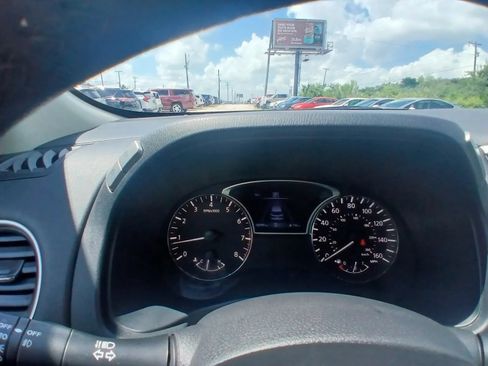 Used 2020 Nissan Pathfinder SL FWD image 21