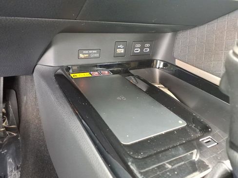 Used 2025 Toyota Camry XLE w/ Premium Package image 17