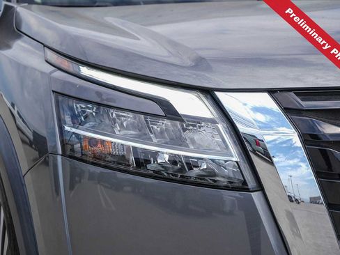 Used 2022 Nissan Pathfinder Platinum w/ Lighting Package (N92) FWD image 4
