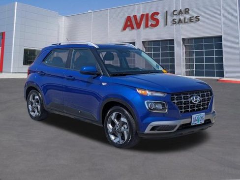 Used 2025 Hyundai Venue SEL FWD image 3