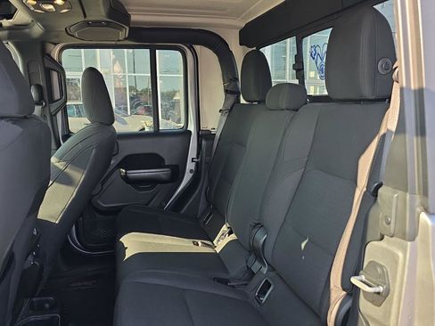 Used 2020 Jeep Gladiator Sport w/ Quick Order Package 24S image 14