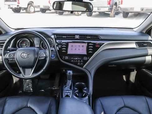 Used 2018 Toyota Camry SE FWD image 12