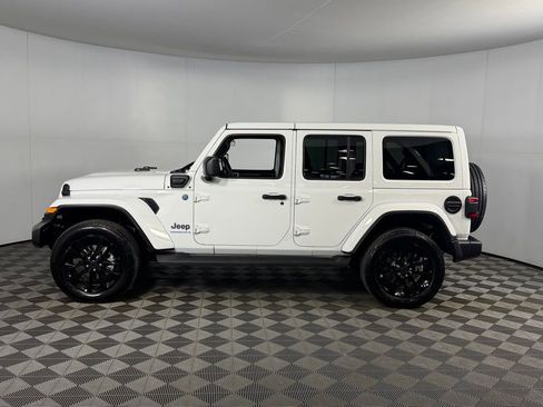 Used 2025 Jeep Wrangler Unlimited Sahara AWD/4WD image 9