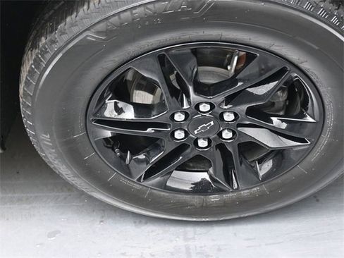 Used 2023 Chevrolet Traverse LT image 30