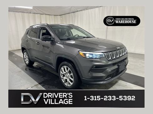Used 2022 Jeep Compass Latitude w/ Sun and Sound Group AWD/4WD image 1