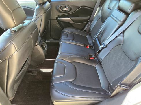 Used 2019 Jeep Cherokee Latitude Plus w/ Comfort/Convenience Group AWD/4WD image 13