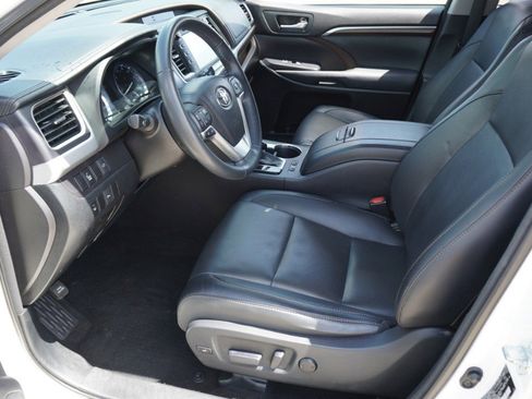 Used 2015 Toyota Highlander Limited FWD image 13