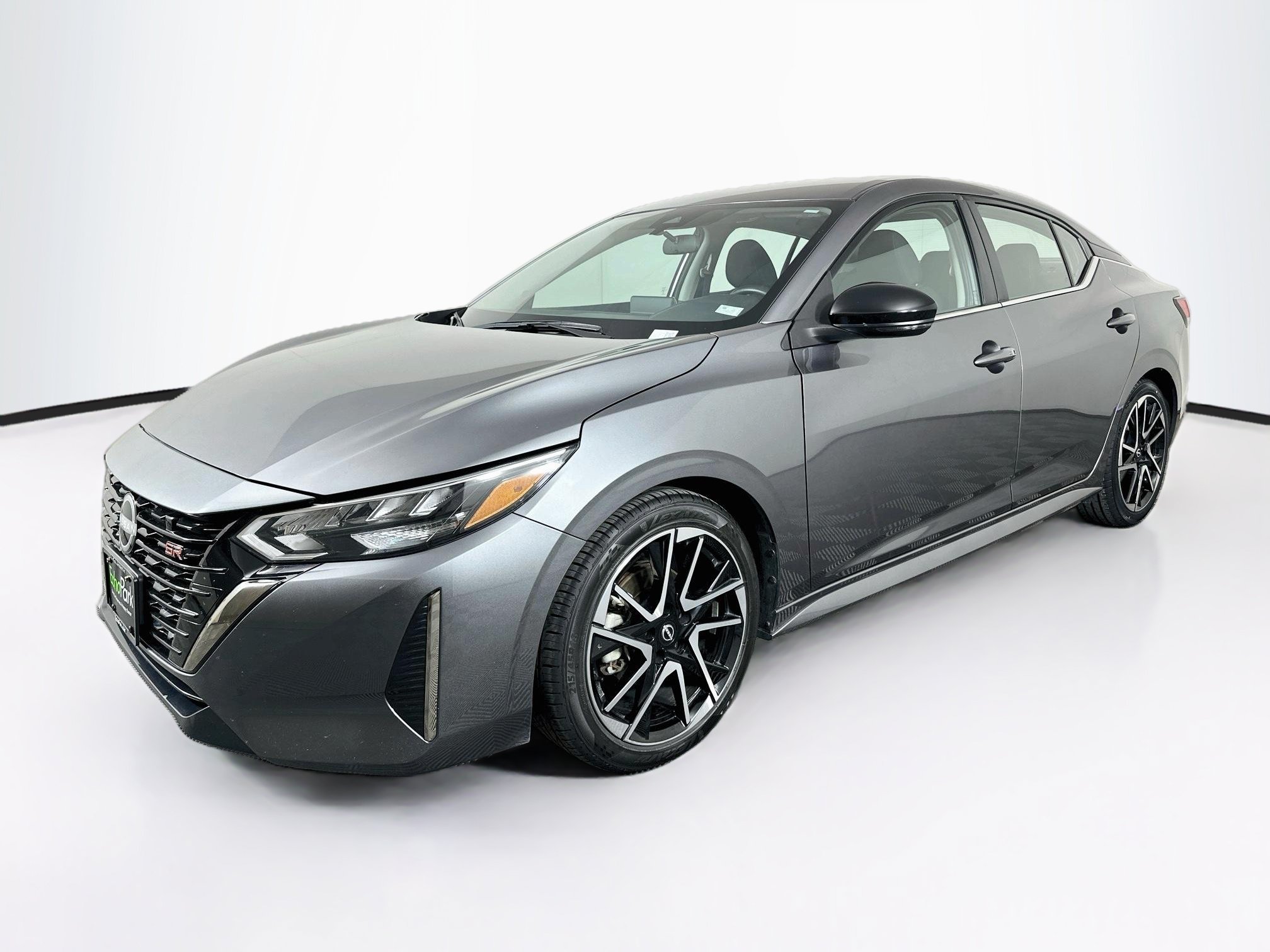 Used 2025 Nissan Sentra SR FWD image 3