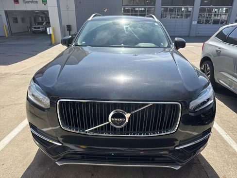 Used 2018 Volvo XC90 T6 Momentum w/ Convenience Package image 2
