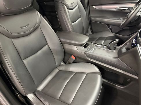 Certified 2025 Cadillac XT6 Luxury FWD image 35