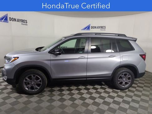 Used 2024 Honda Passport TrailSport image 2