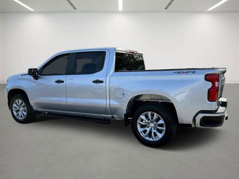 Used 2020 Chevrolet Silverado 1500 Custom w/ Custom Value Package image 3
