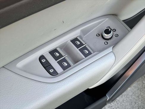 Used 2022 Audi Q5 2.0T Premium image 16