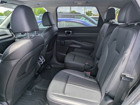 Used 2025 Kia Sorento EX w/ Panoramic Sunroof Package AWD/4WD image 13