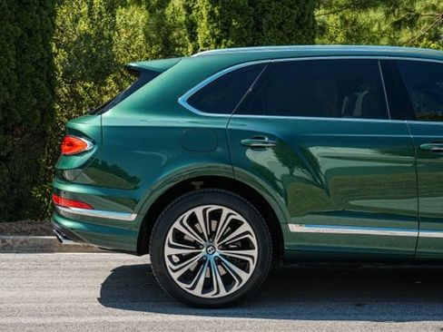 Used 2022 Bentley Bentayga AWD/4WD image 13
