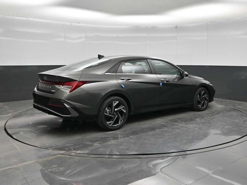 New 2026 Hyundai Elantra Limited FWD image 8