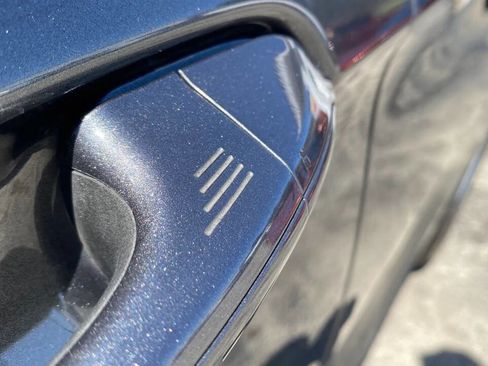 Used 2020 Ford Edge SE image 25