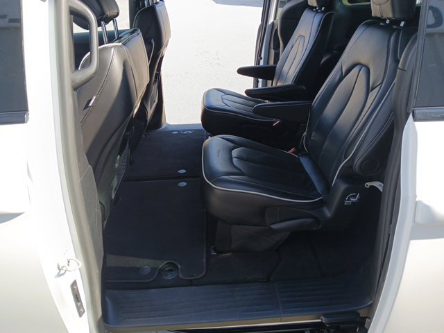 Used 2025 Chrysler Pacifica Limited FWD image 20
