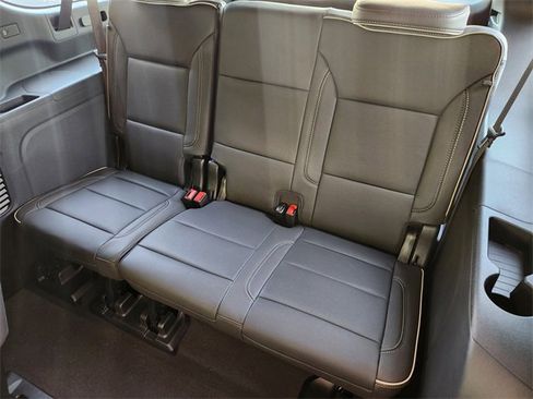 New 2025 Chevrolet Suburban Premier image 24