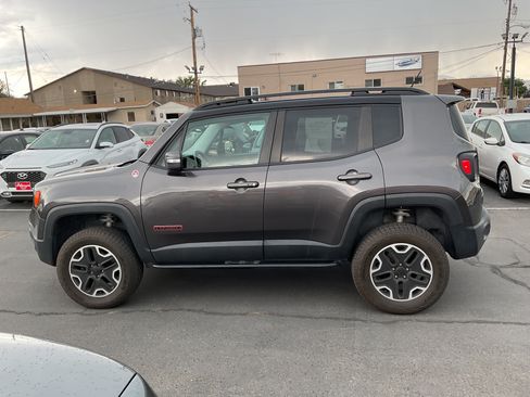 Used 2016 Jeep Renegade Trailhawk w/ Premium Trailhawk Package AWD/4WD image 5