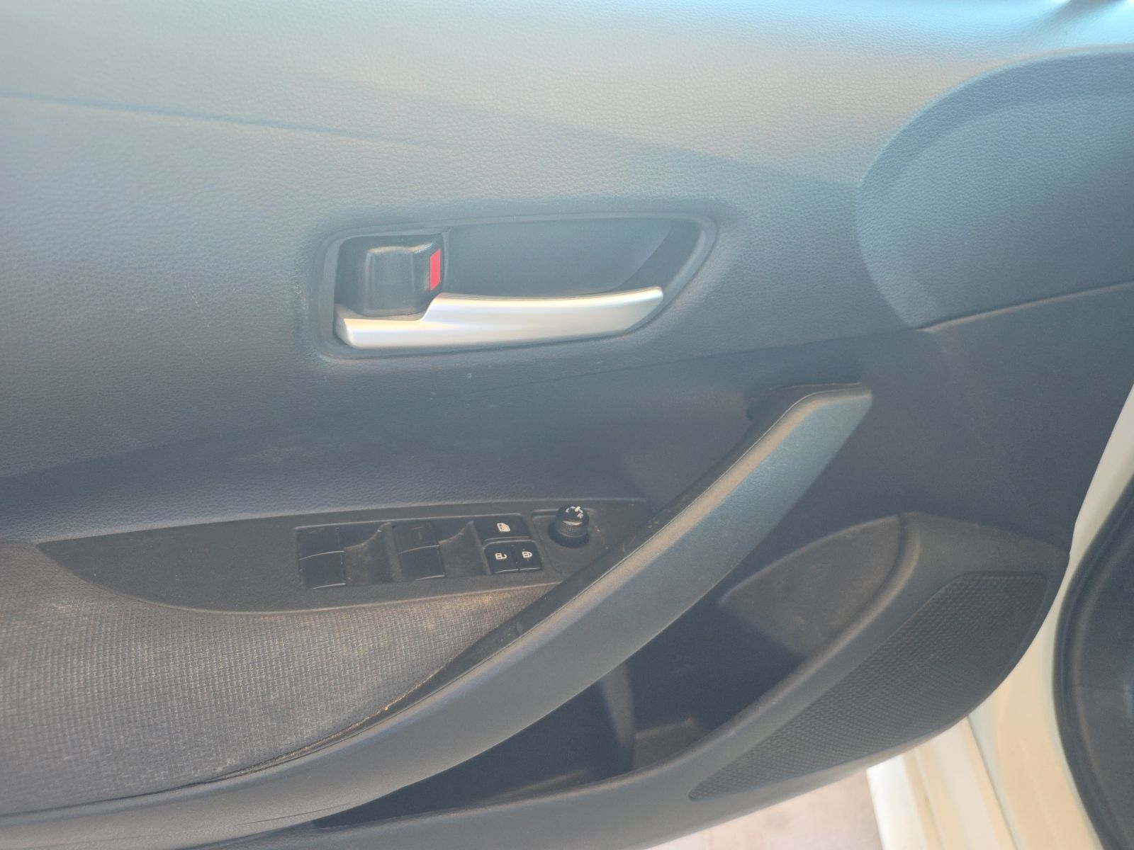 Used 2021 Toyota Corolla LE FWD image 4