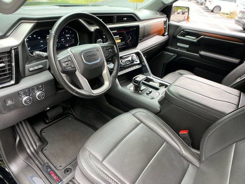 Used 2024 GMC Sierra 1500 Denali w/ Technology Package AWD/4WD image 10