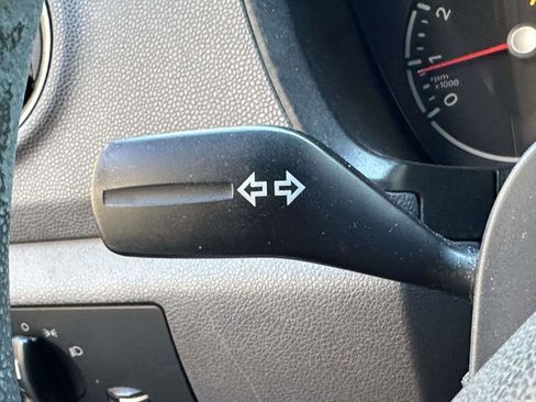 Used 2010 Ford Transit Connect XLT image 25