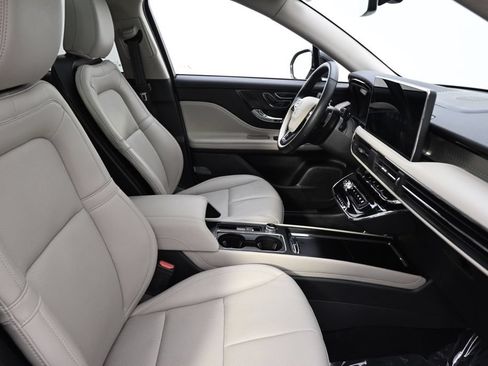 Used 2026 Lincoln Corsair Premiere AWD/4WD image 16