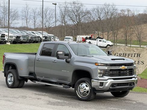 Used 2024 Chevrolet Silverado 3500 LT image 1