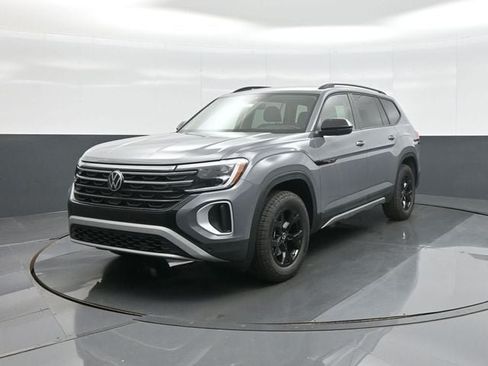 New 2026 Volkswagen Atlas Peak Edition AWD/4WD image 3