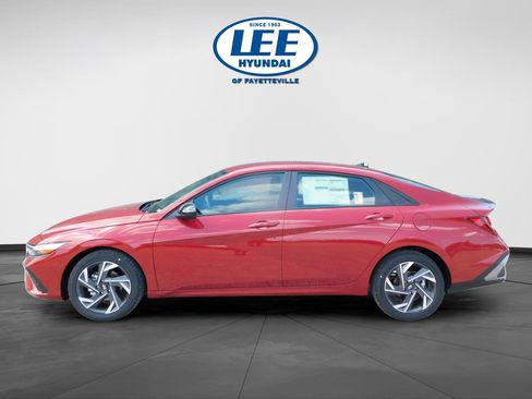 Certified 2025 Hyundai Elantra Sport FWD image 6