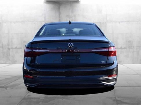 Certified 2025 Volkswagen Jetta SE w/ Sunroof Package image 6