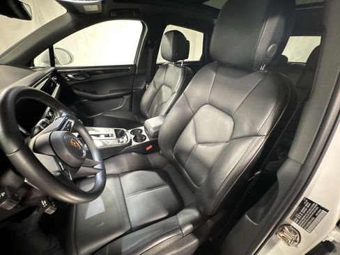 Used 2024 Porsche Macan image 16