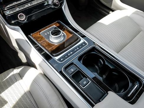 Used 2016 Jaguar XF Prestige RWD image 26