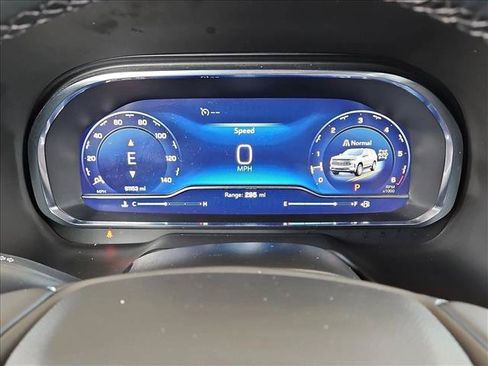 Certified 2024 Chevrolet Suburban LT AWD/4WD image 11