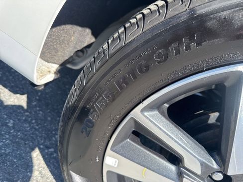 Used 2025 Nissan Versa SV image 28