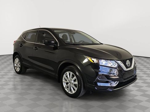Used 2020 Nissan Rogue Sport S w/ Appearance Package FWD image 2