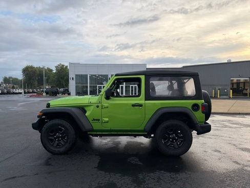 Used 2025 Jeep Wrangler Sport AWD/4WD image 4