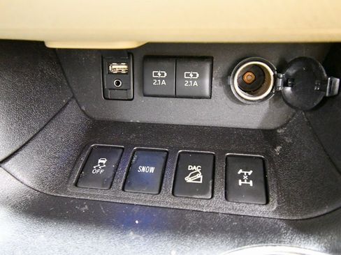 Used 2017 Toyota Highlander Limited Platinum w/ Carpet Mat Package image 28