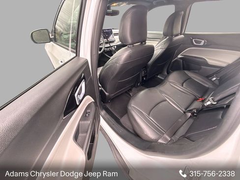 Used 2025 Jeep Compass Limited image 23