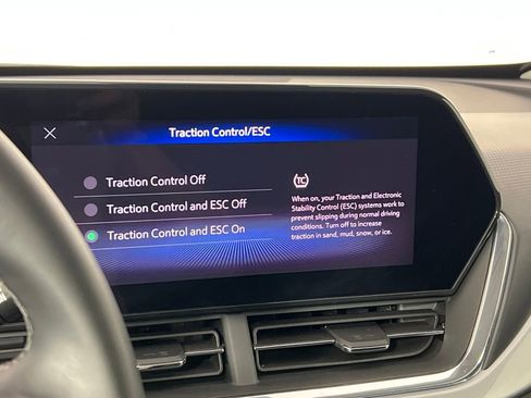 Used 2025 Chevrolet Trax LT w/ LT Convenience Package image 29