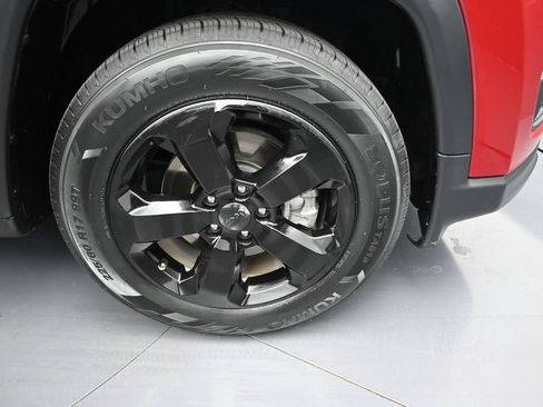 Used 2021 Jeep Compass Latitude FWD image 9