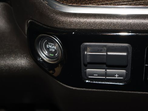 Used 2025 Chevrolet Silverado 1500 LT AWD/4WD image 26