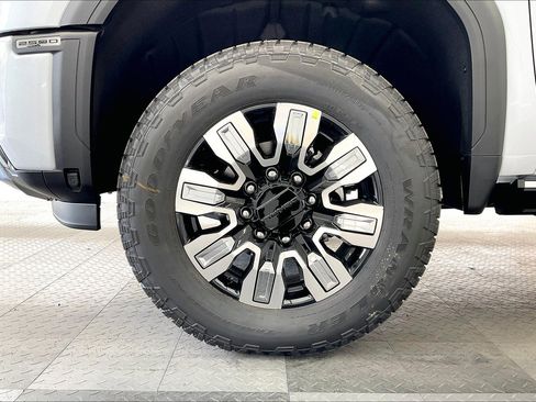 New 2026 GMC Sierra 2500 Denali w/ Denali Reserve Package image 14