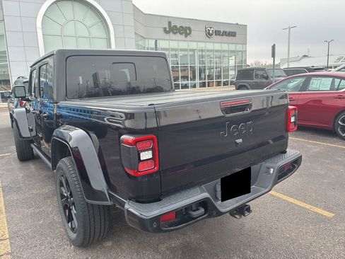 Certified 2021 Jeep Gladiator Overland image 2
